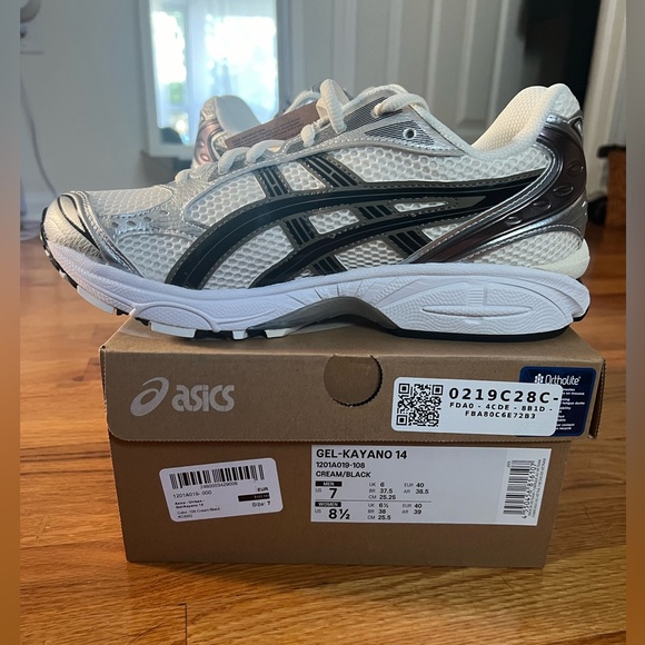 NWT!! ASICS Gel-Kayano 14 Cream Black Metallic Plum - Picture 3 of 7